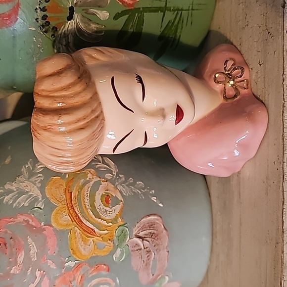 VINTAGE Lady's Head Vase - Picture 2 of 12